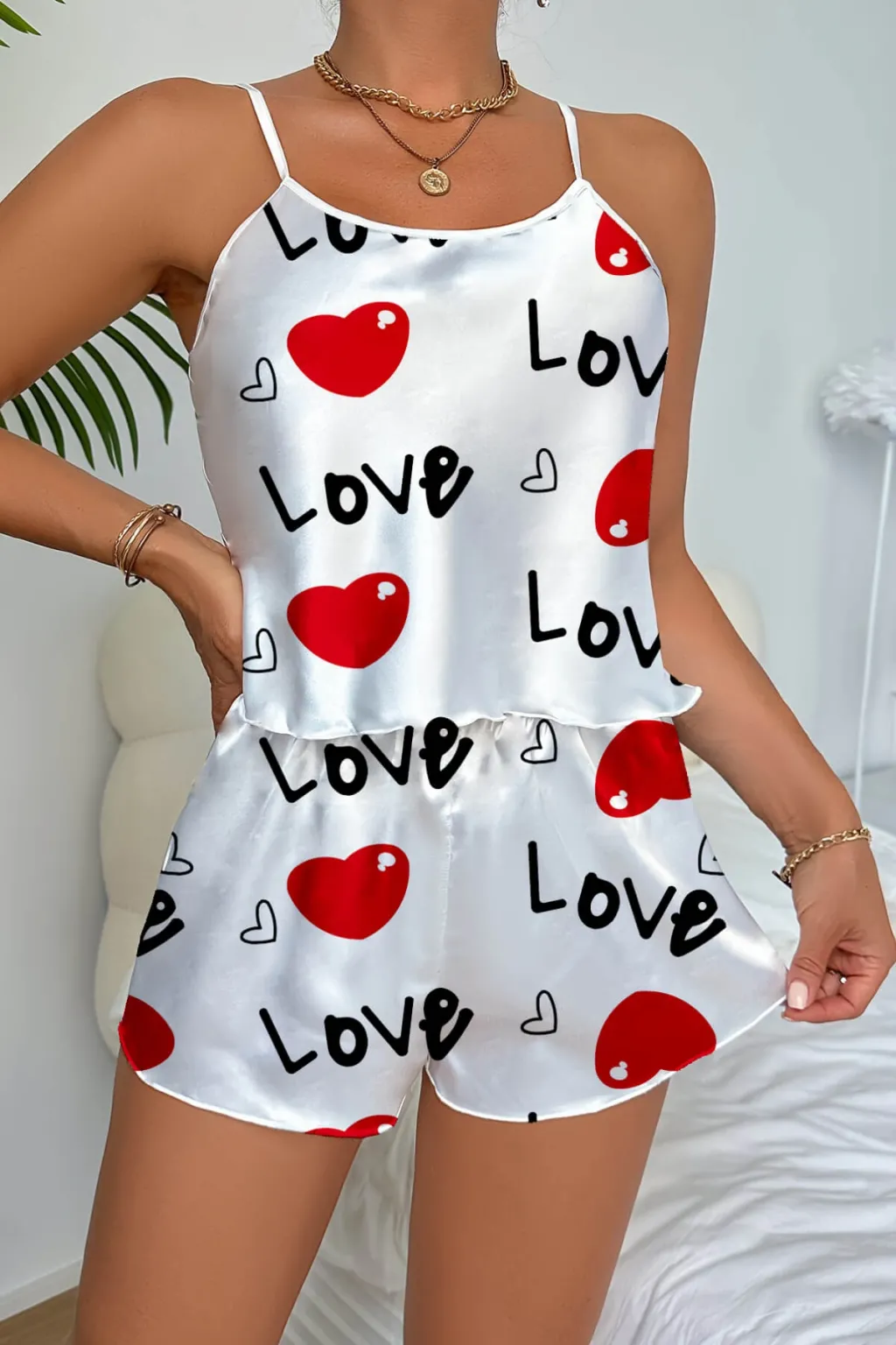 Love Desenli Beyaz Saten Şortlu Gecelik Takım - 2